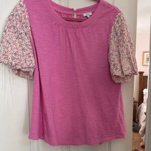 Voy Pink Floral Sleeve Women's Top
Eyelet puff sleeves